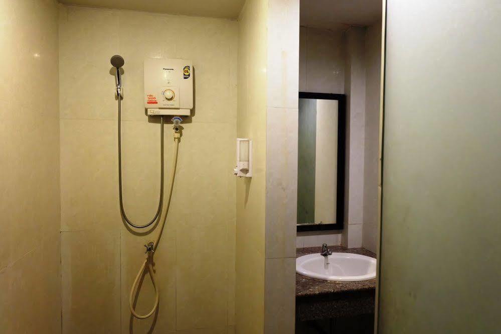 Everest Boutique Hotel Bangkok Buitenkant foto